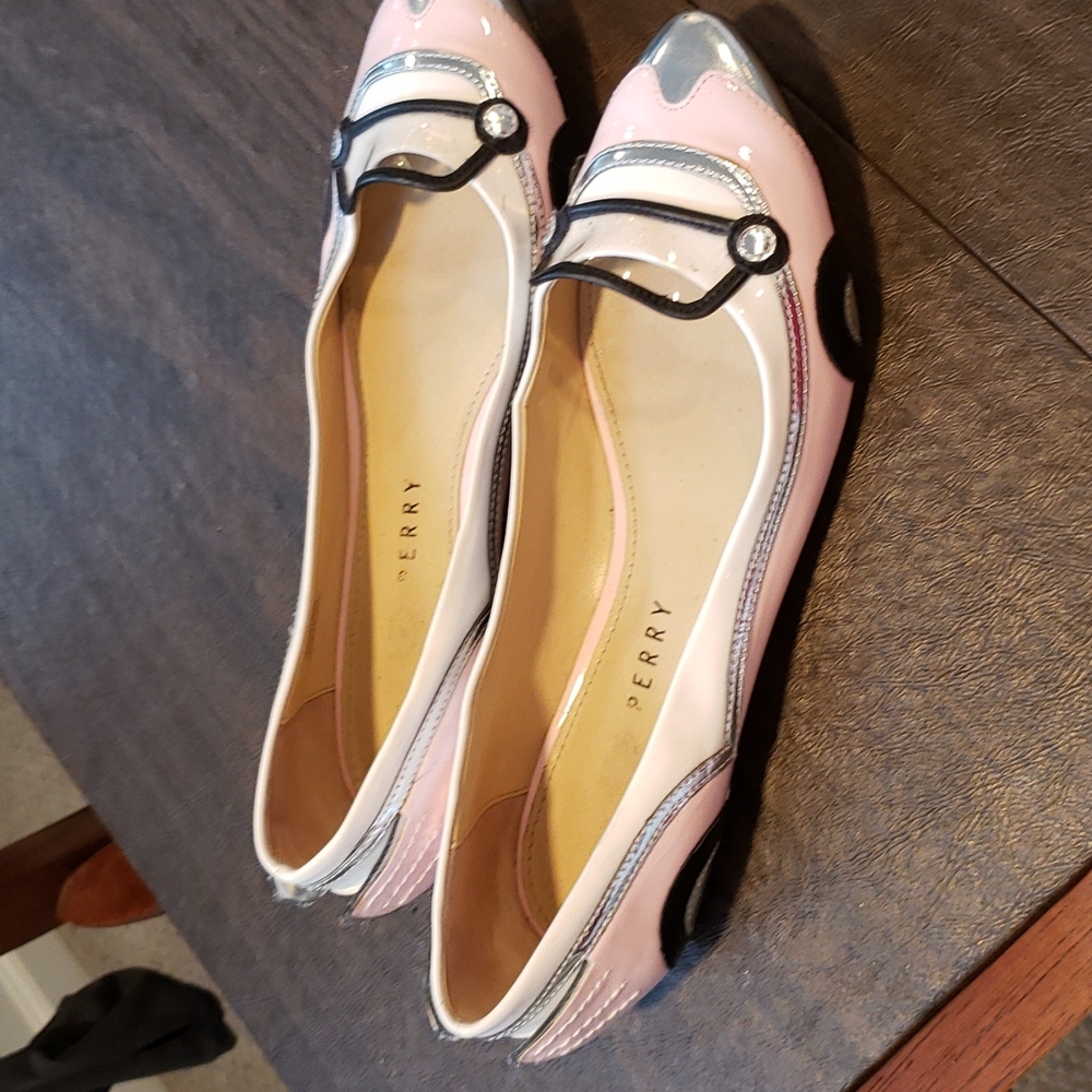 Katy Perry retro looking vegan patent flat
